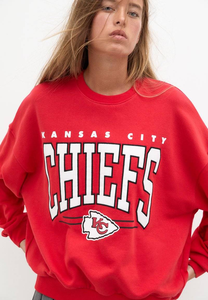 PULL&BEAR PULL&BEAR CHIEFS - Sweatshirt - red Letzter Tag