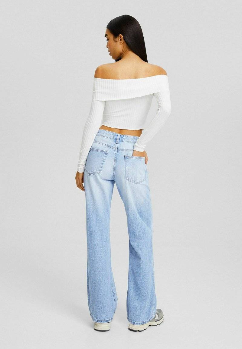 Bershka Bershka WIDE-LEG RIPPED - Flared Jeans - light blue denim Nur für heute