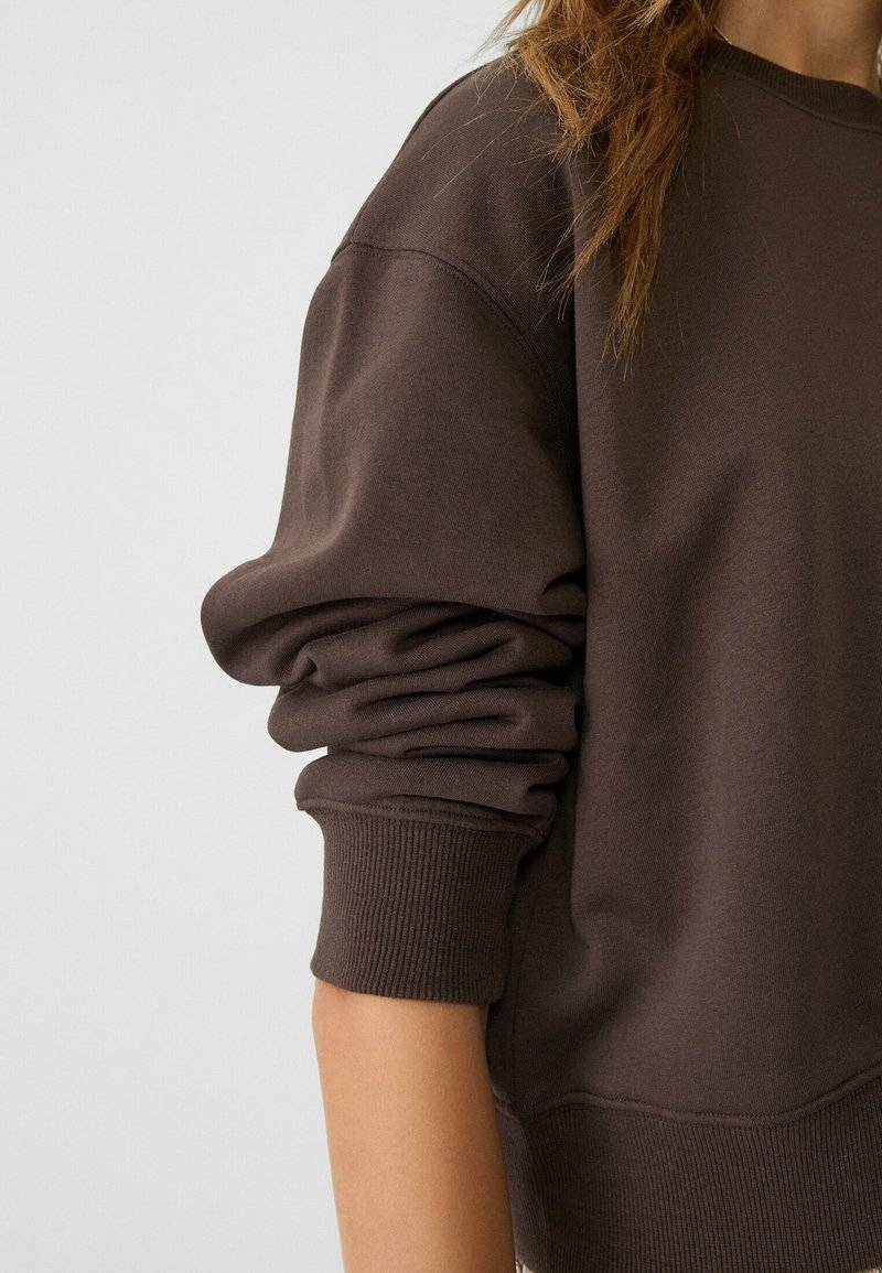 Stradivarius Stradivarius BASIC ROUND NECK - Sweatshirt - brown Bis zu 55% Rabatt