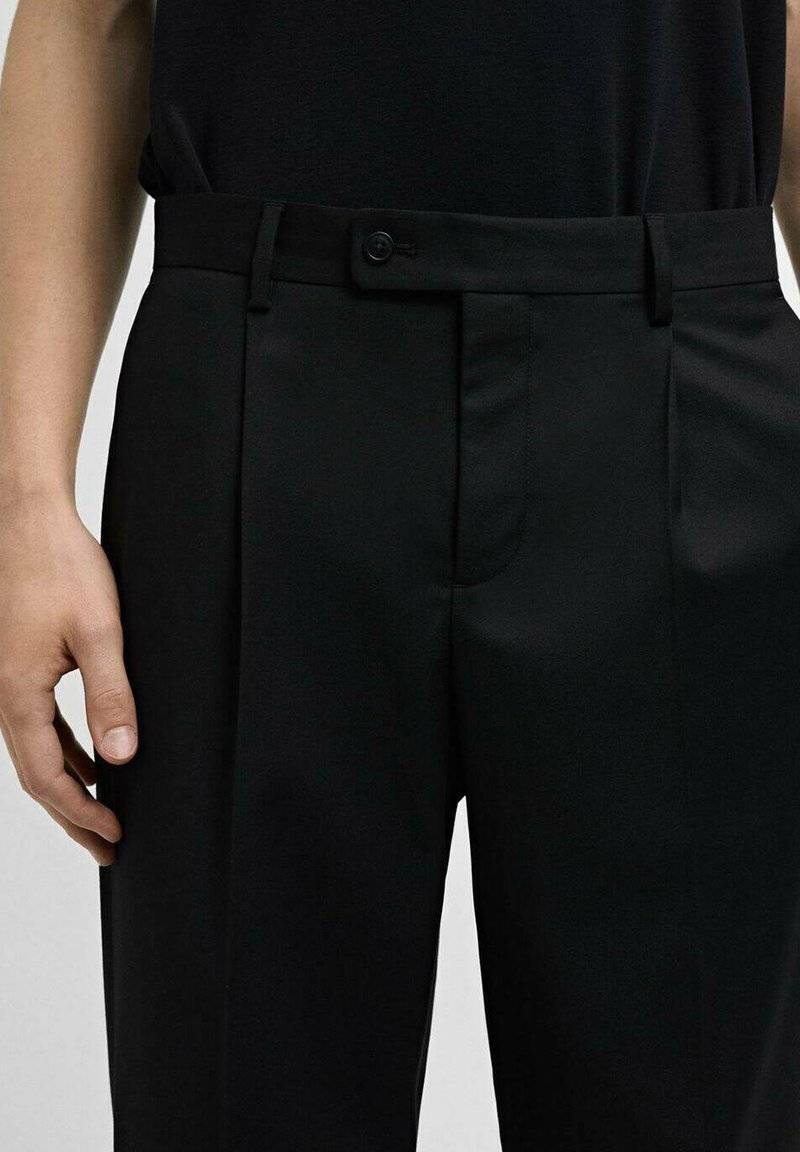 Mango Mango BOSTON - Chinos - noir 50% Rabatt mit kostenlosem Versand