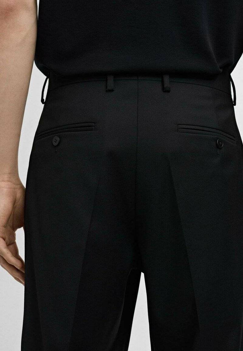 Mango Mango BOSTON - Chinos - noir 50% Rabatt mit kostenlosem Versand