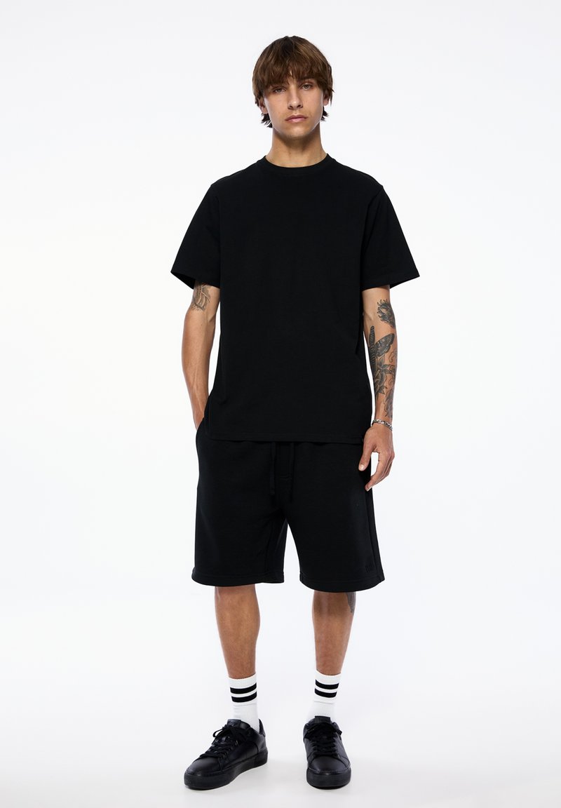 PULL&BEAR PULL&BEAR SET BERMUDA SHORTS AND T-SHIRT - Tracksuit bottoms - black