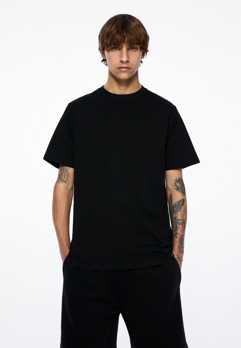 PULL&BEAR PULL&BEAR SET BERMUDA SHORTS AND T-SHIRT - Tracksuit bottoms - black Black Friday Preise
