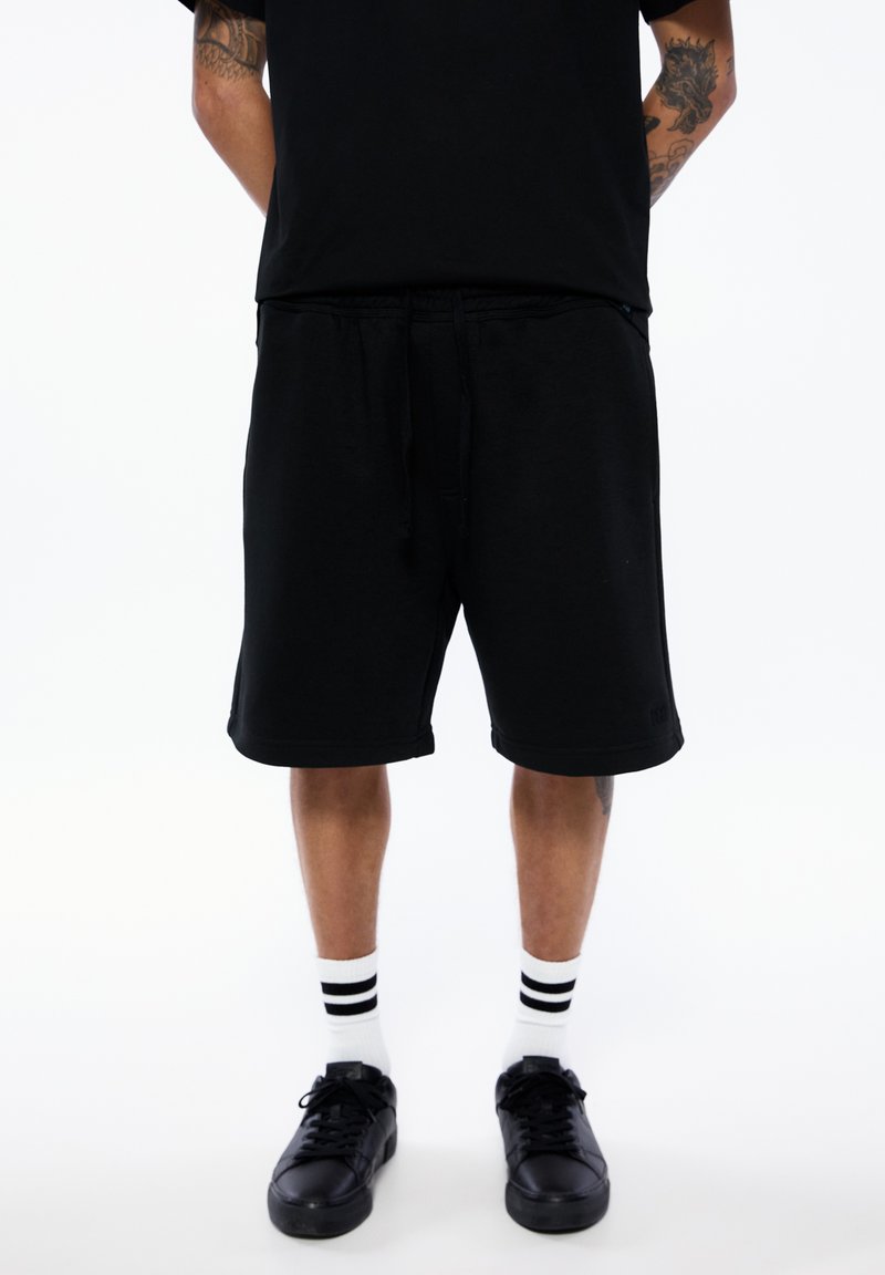 PULL&BEAR PULL&BEAR SET BERMUDA SHORTS AND T-SHIRT - Tracksuit bottoms - black Black Friday Preise