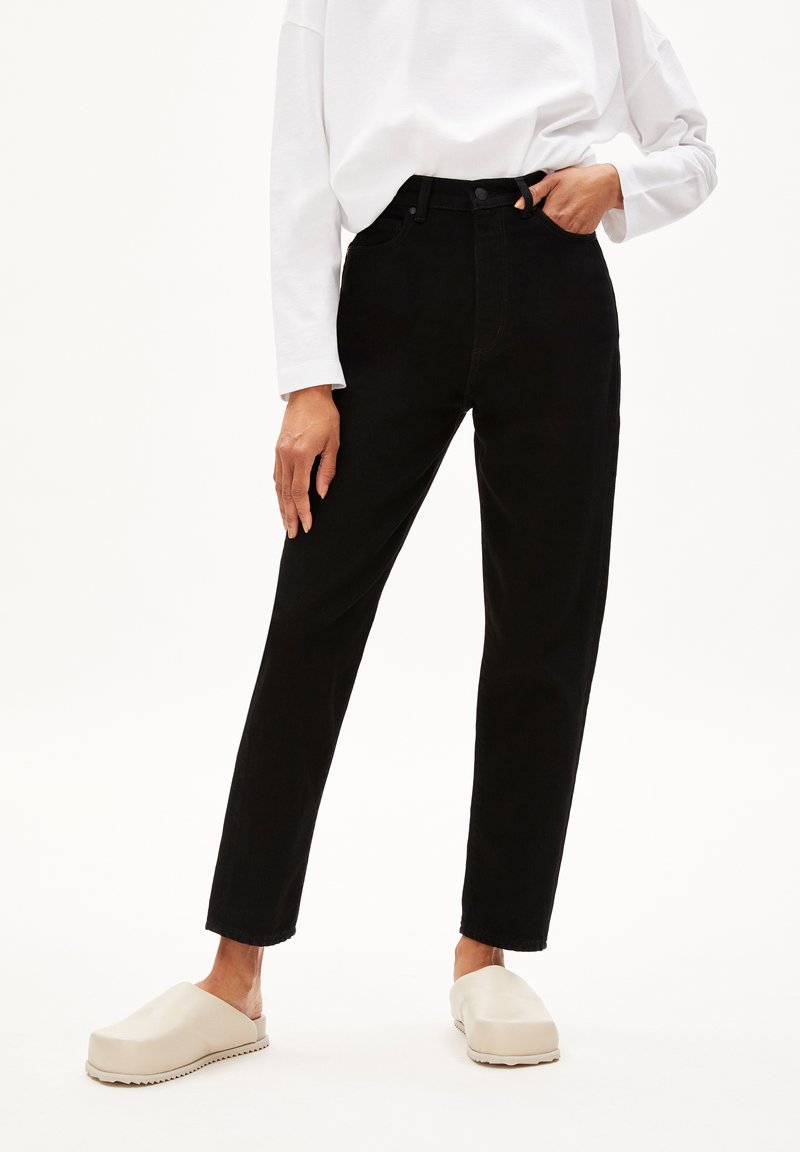 ARMEDANGELS ARMEDANGELS MAIRAA - Straight leg jeans - rinse black