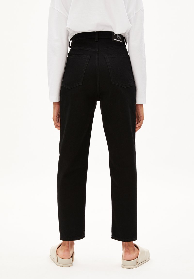 ARMEDANGELS ARMEDANGELS MAIRAA - Straight leg jeans - rinse black zollfrei