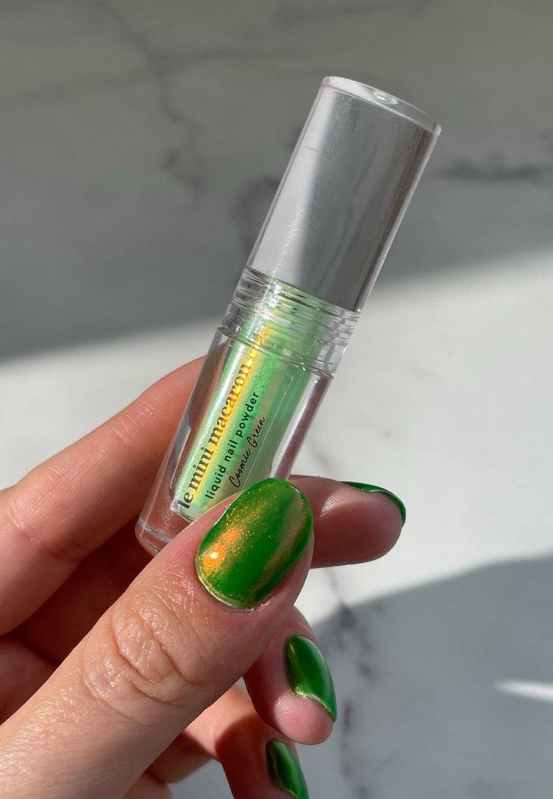 Le Mini Macaron Le Mini Macaron LIQUID NAIL POWDER - Nail polish - cosmic green