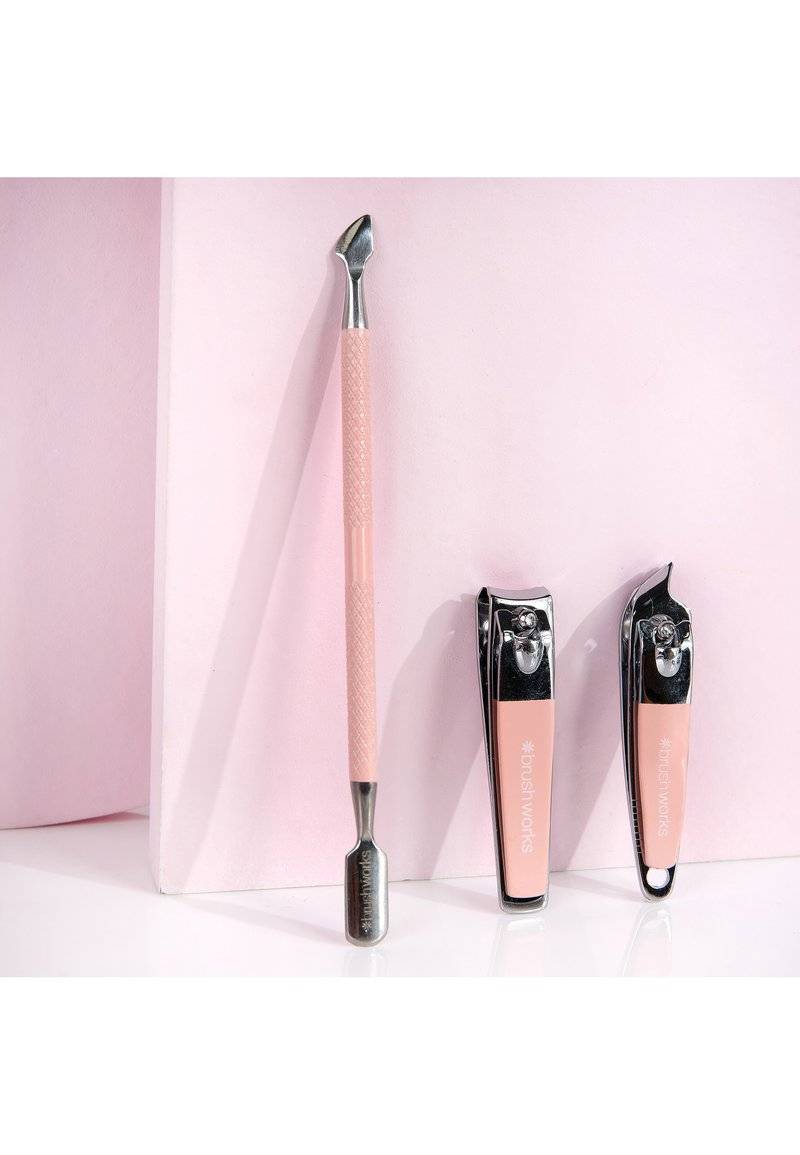 Brushworks Brushworks BRUSHWORKS MANICURE SET - Nail set - pink & silver Rabatt