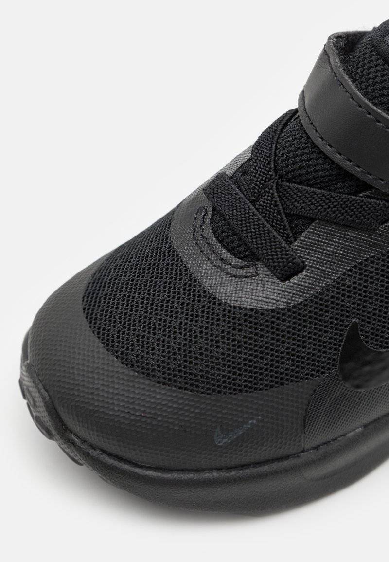 Nike Performance Nike Performance REVOLUTION - Competition running shoes Black Friday Preise