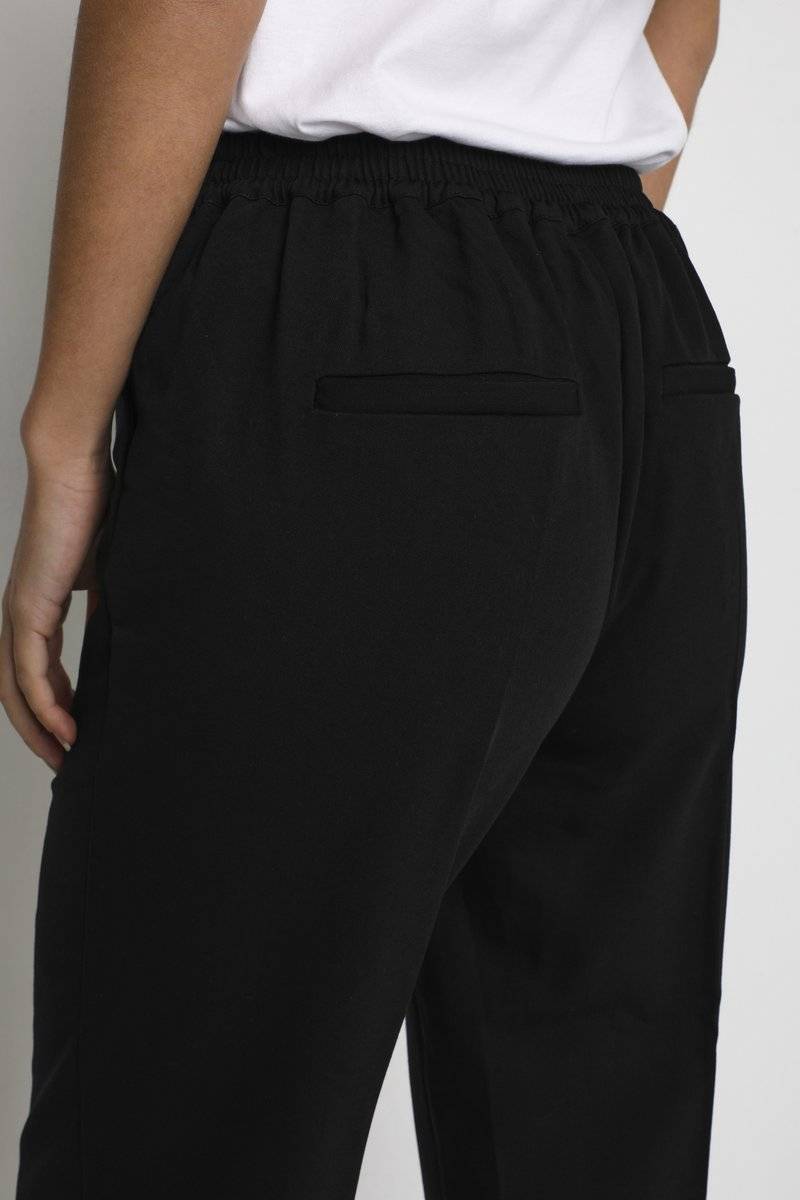 Kaffe Kaffe SAKURA CROPPED PANTS - Trousers - black deep Preisnachlass