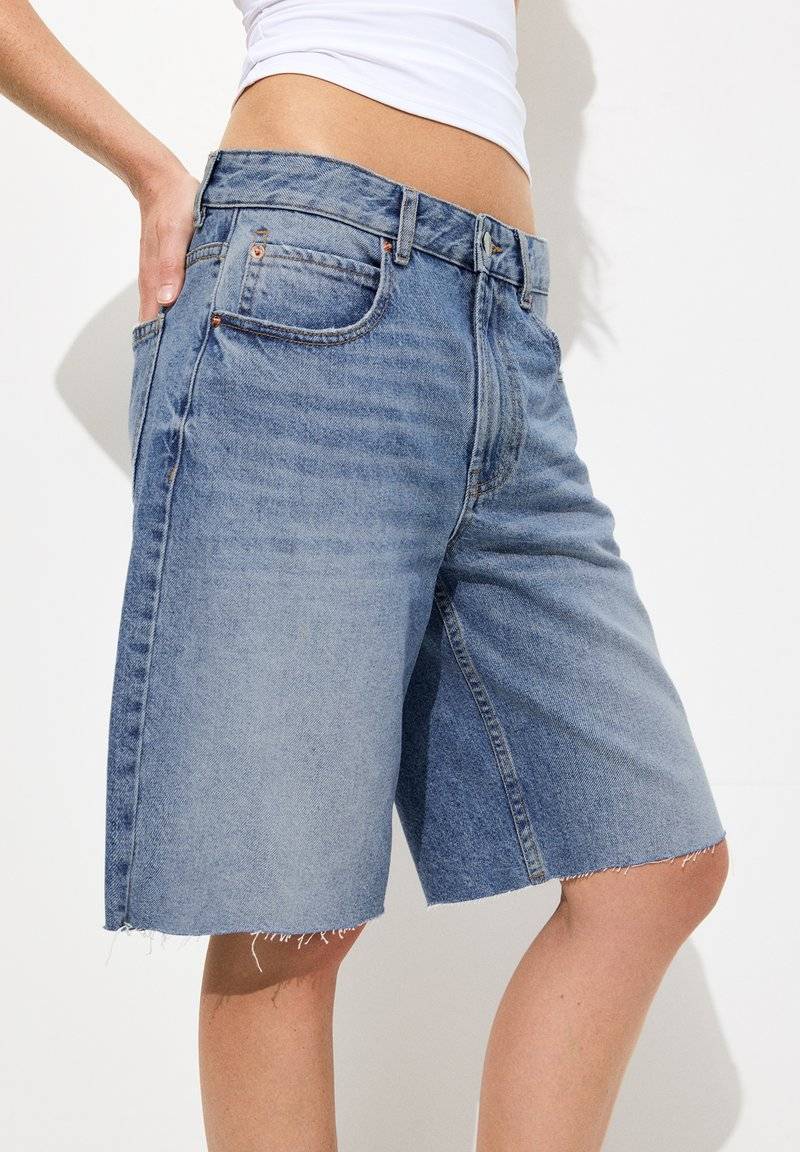 PULL&BEAR PULL&BEAR SKATER - BERMUDA - Denim shorts - blue Valentinstagsangebot