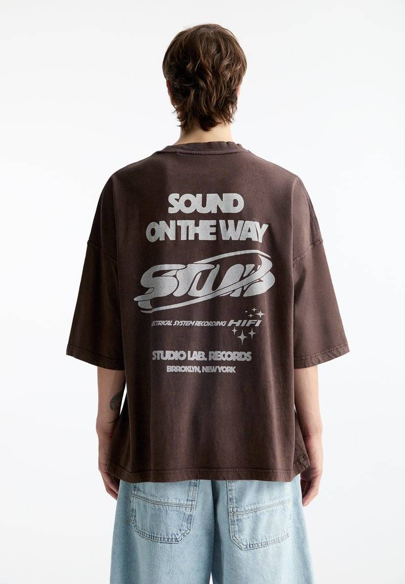 PULL&BEAR PULL&BEAR WASHED STWD - Print T-shirt - brown