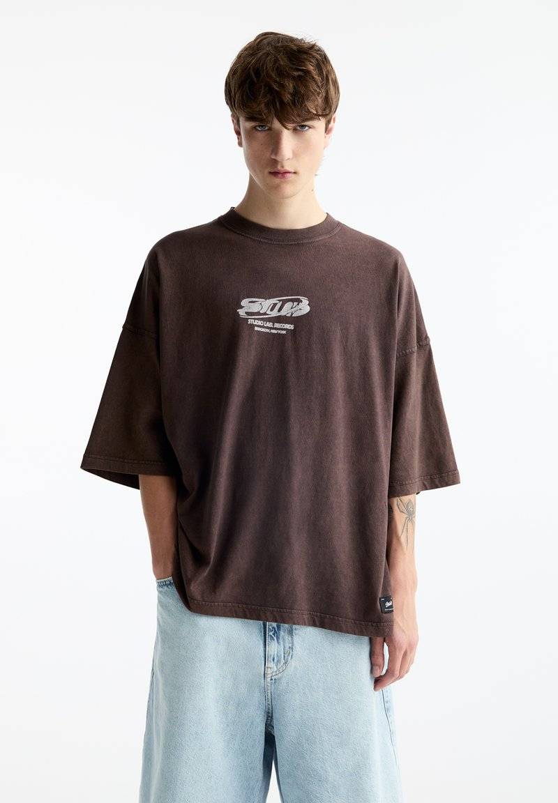 PULL&BEAR PULL&BEAR WASHED STWD - Print T-shirt - brown Speichern exportieren
