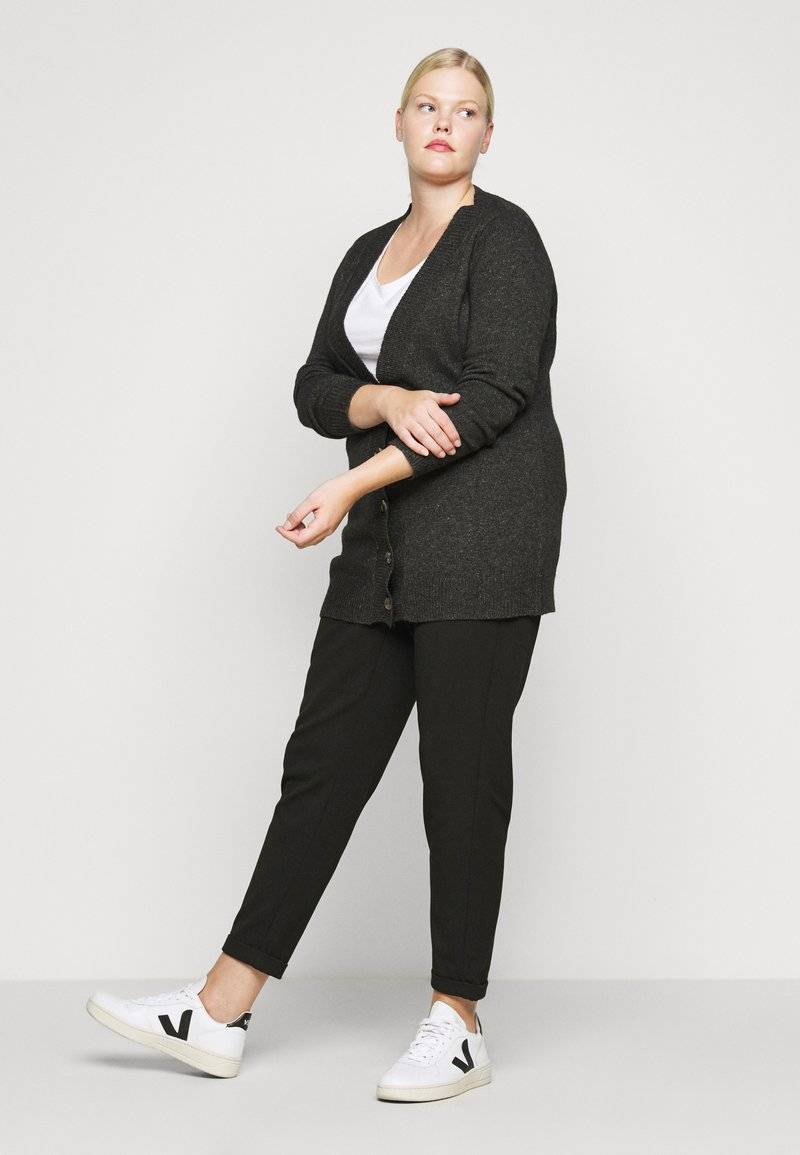 Vero Moda Curve Vero Moda Curve VMMAYA LOOSE SOLID PANT - Trousers - black Rabatte dieses Monats