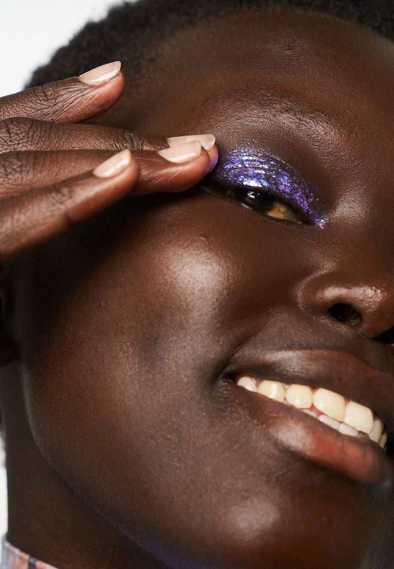 Danessa Myricks Beauty Danessa Myricks Beauty INFINITE CHROME FLAKES - Eye shadow - strobe light Exklusivangebot
