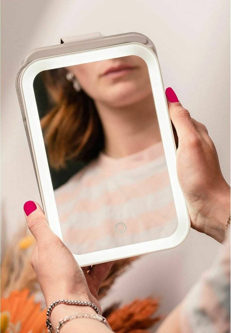 Stylpro Stylpro TRAVEL LED MIRROR PINK - Skincare tool - pink Top Angebot