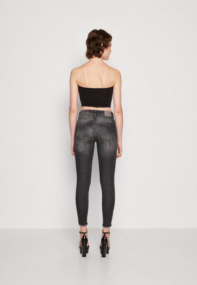 ONLY ONLY ONLBLUSH - Jeans Skinny Fit - black denim Vierteljährliche Förderung