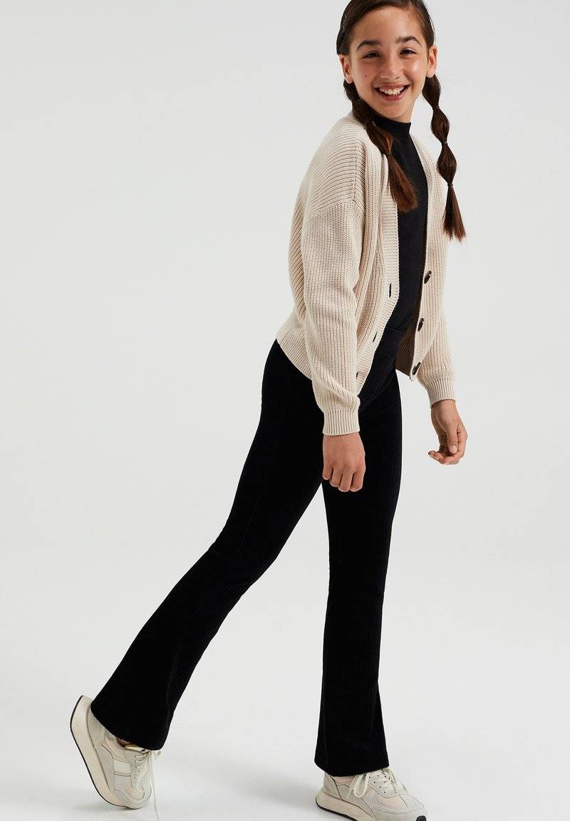 WE Fashion WE Fashion FLARED - Trousers - black