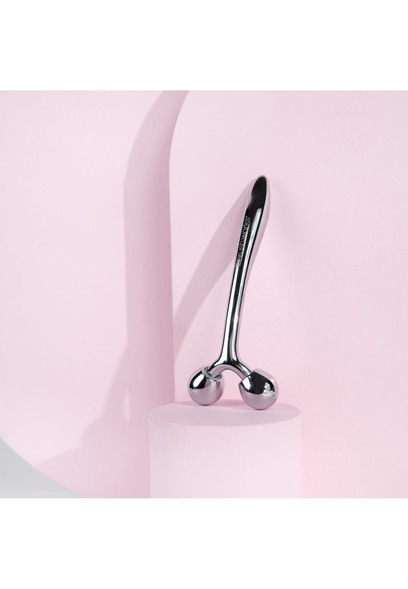 Brushworks Brushworks BRUSHWORKS FACE SCULPTING ZINC ROLLER - Skincare tool - silver Tägliche Deals