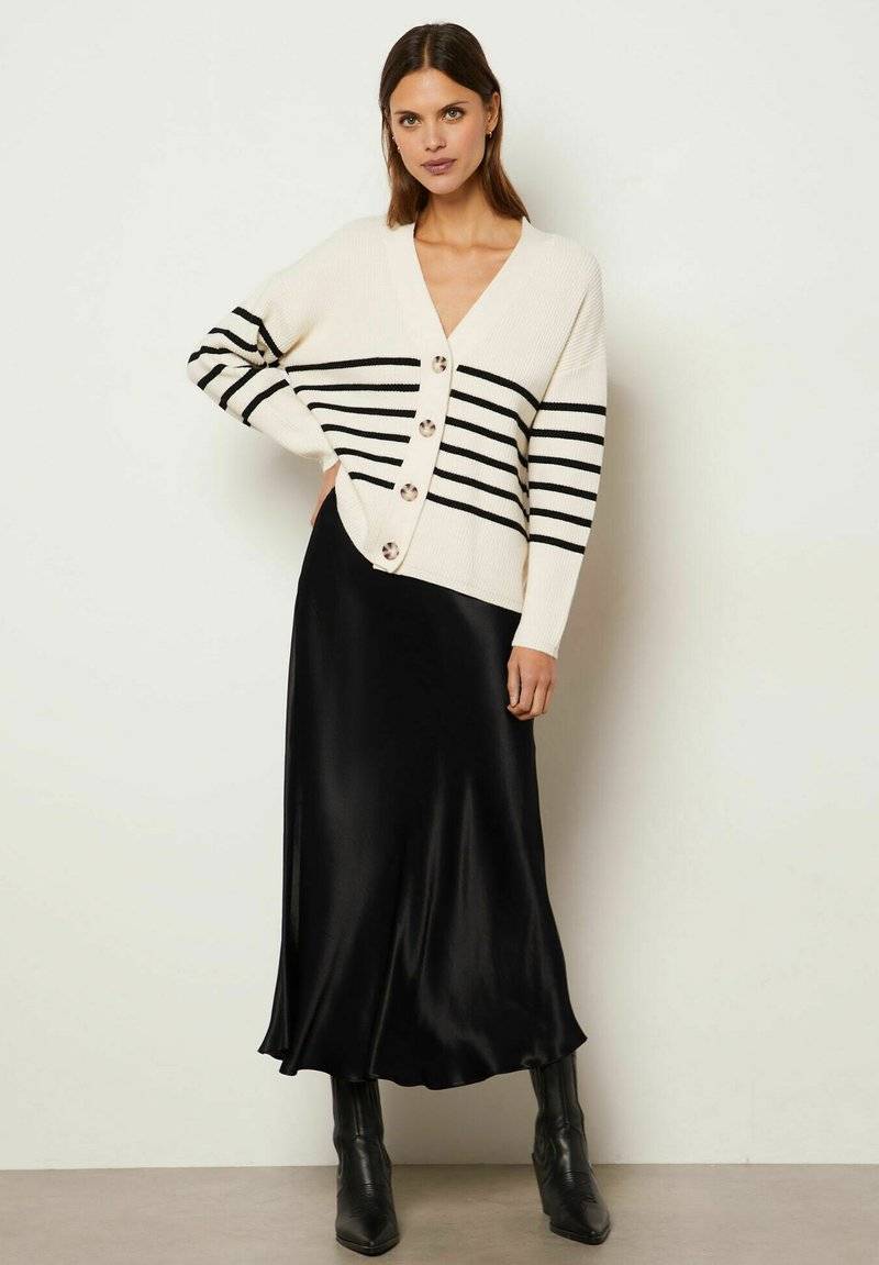 Etam Etam RANA - Maxi skirt - schwarz Nur noch ein Tag übrig