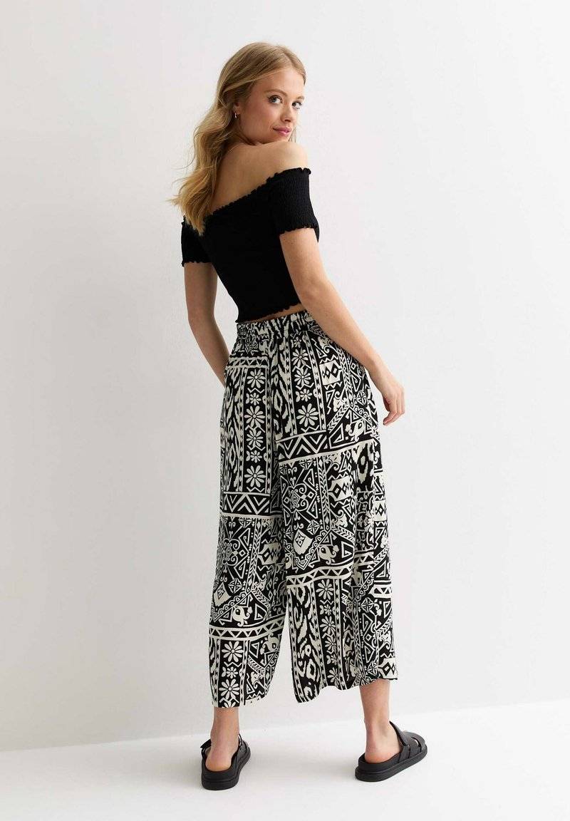 New Look New Look FOLK CROPPED - Trousers - black pattern Fabrikladen