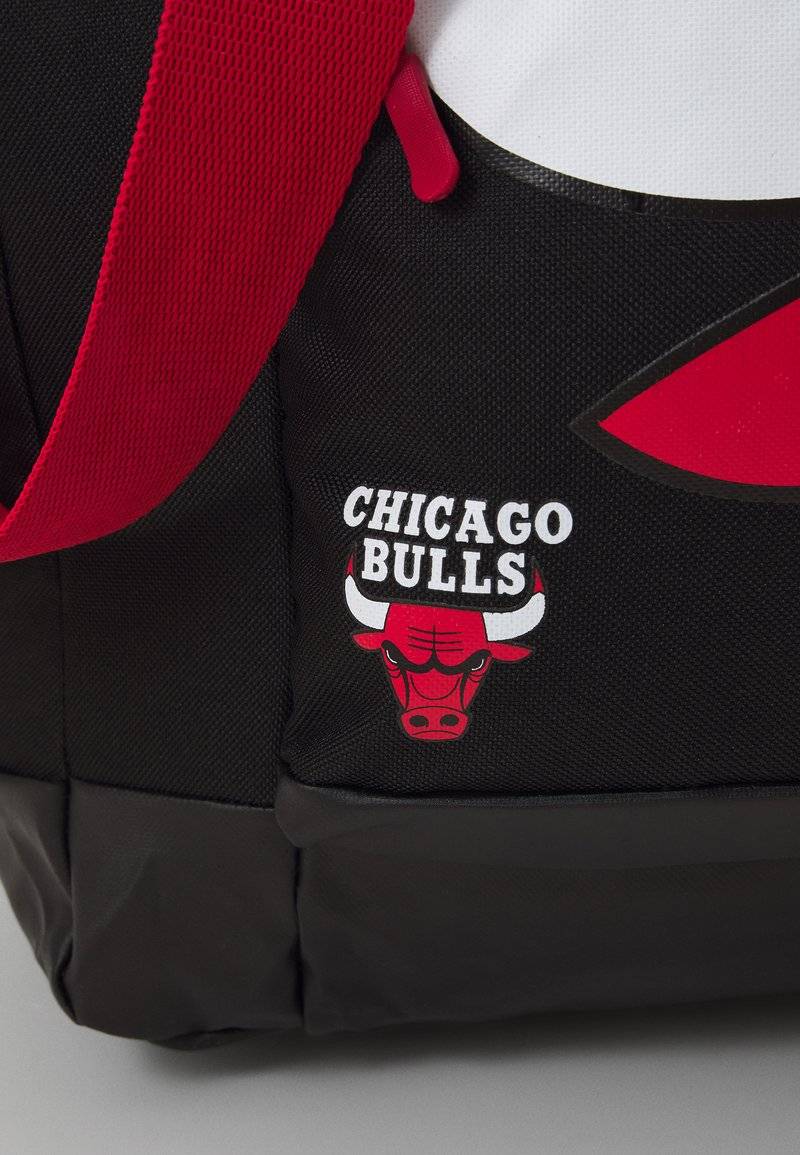 NBA NBA CHICAGO BULLS DUFFLE BAG - Club wear - black Bis zu 65% Rabatt