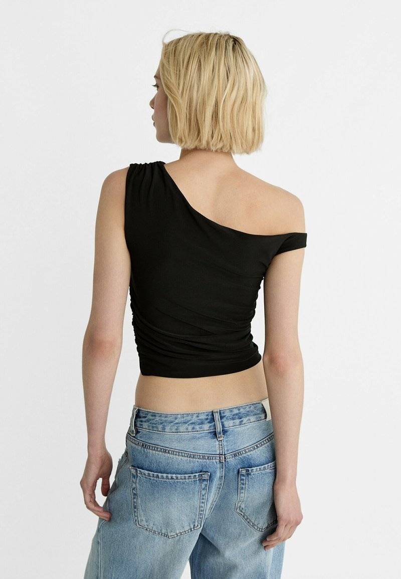 Stradivarius Stradivarius ASYMMETRIC CROP WITH GATHERED DETAIL - Top - black Nur noch ein Tag übrig