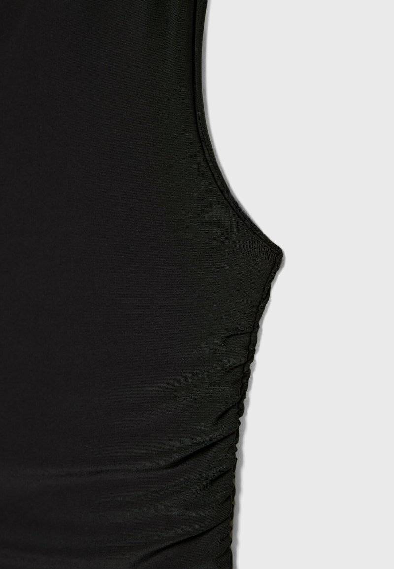 Stradivarius Stradivarius ASYMMETRIC CROP WITH GATHERED DETAIL - Top - black Nur noch ein Tag übrig