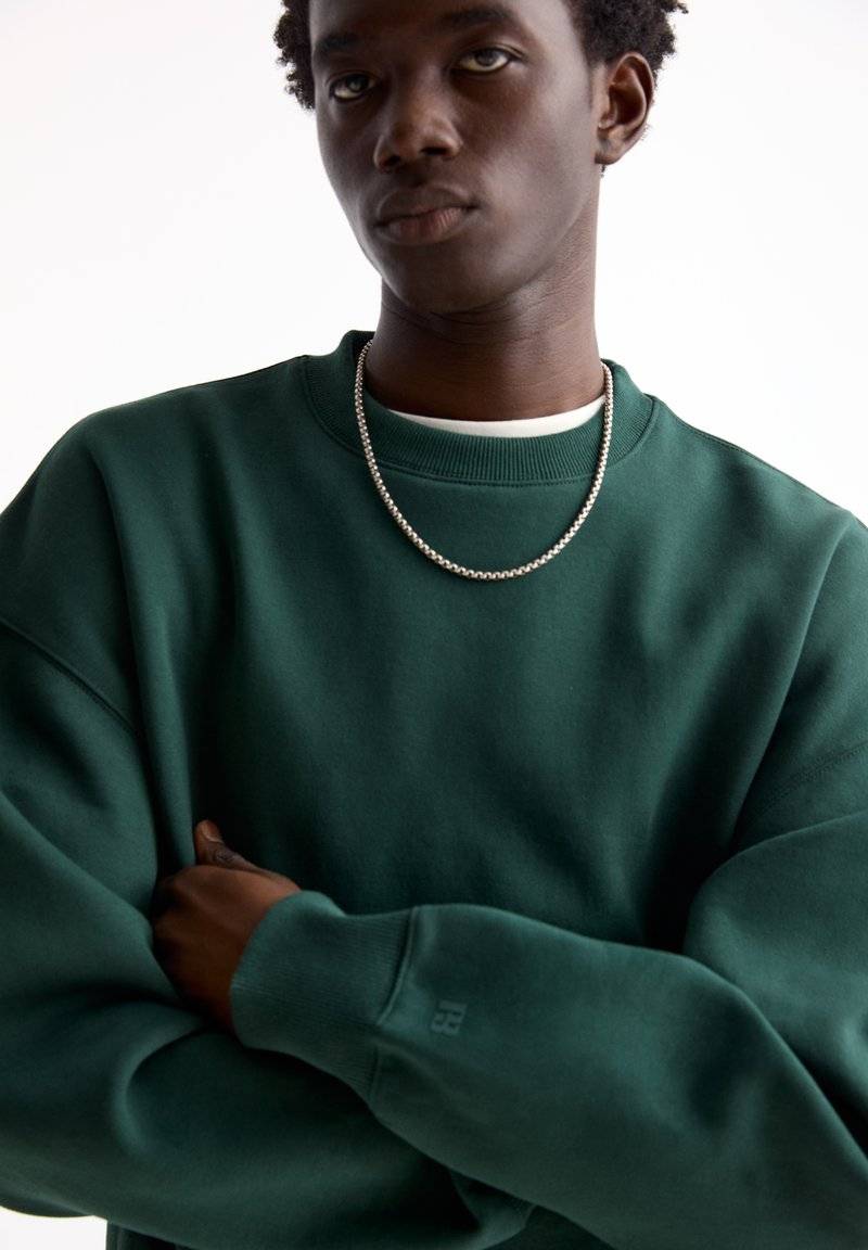 PULL&BEAR PULL&BEAR ROUND NECK - Sweatshirt - dark green Fabrikladen