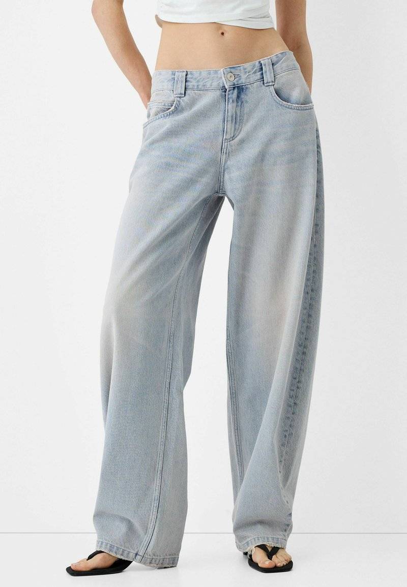 Bershka Bershka BALLOON FIT - Relaxed fit jeans - light blue Rabatte dieses Monats