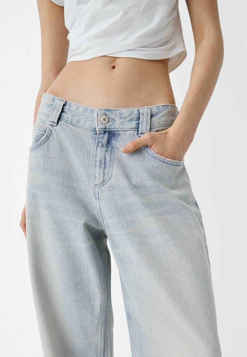 Bershka Bershka BALLOON FIT - Relaxed fit jeans - light blue Rabatte dieses Monats