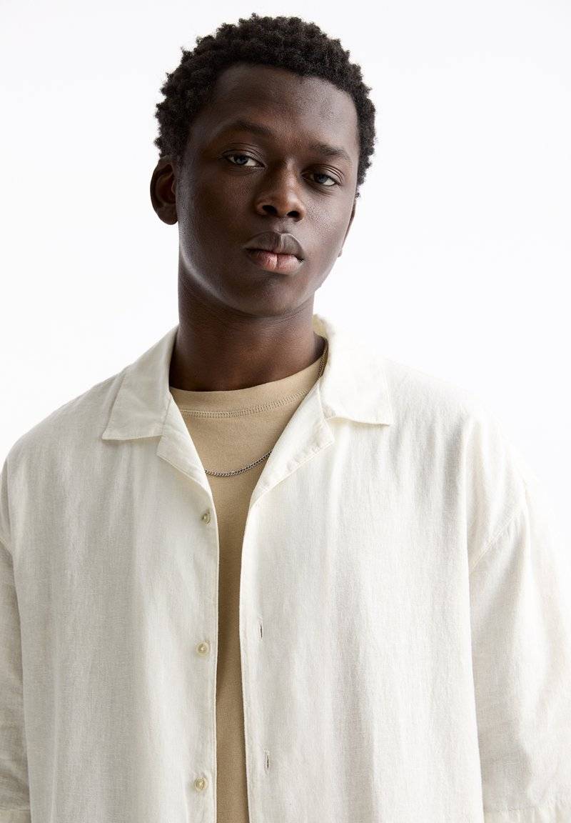 PULL&BEAR PULL&BEAR SHORT SLEEVE - Shirt - white Super Sparpreis