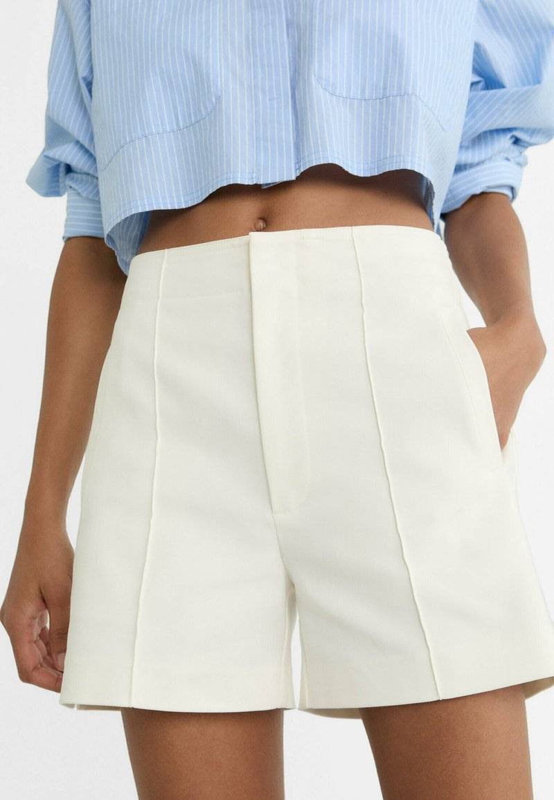 Stradivarius Stradivarius SMART WITH SEAM DETAIL - Shorts - white Hotsell