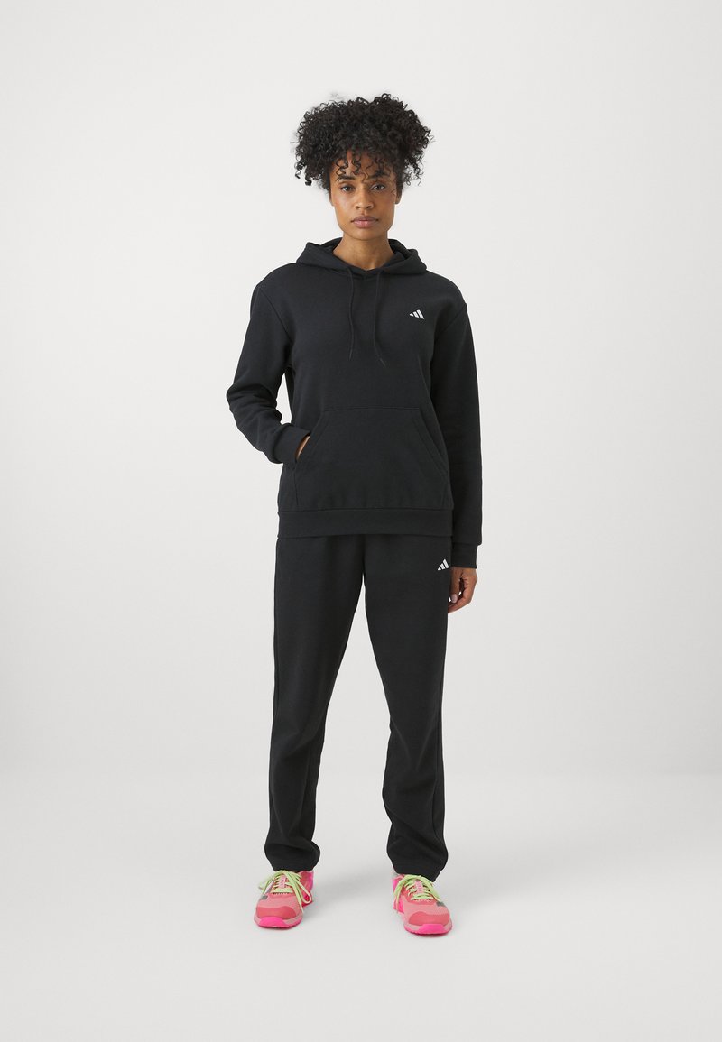 adidas Sportswear adidas Sportswear ESSENTIALS SMALL LOGO FEEL COZY HOODIE - Hoodie - black Fabrikverkauf