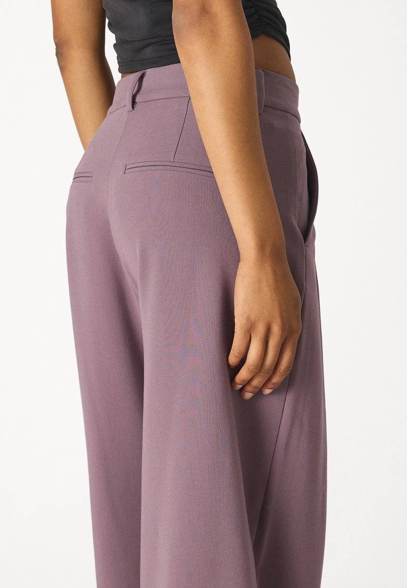 MSCH Copenhagen MSCH Copenhagen MIRABELLE MICHELLE PLEAT - Trousers - black plum Fabrik Onlineshop