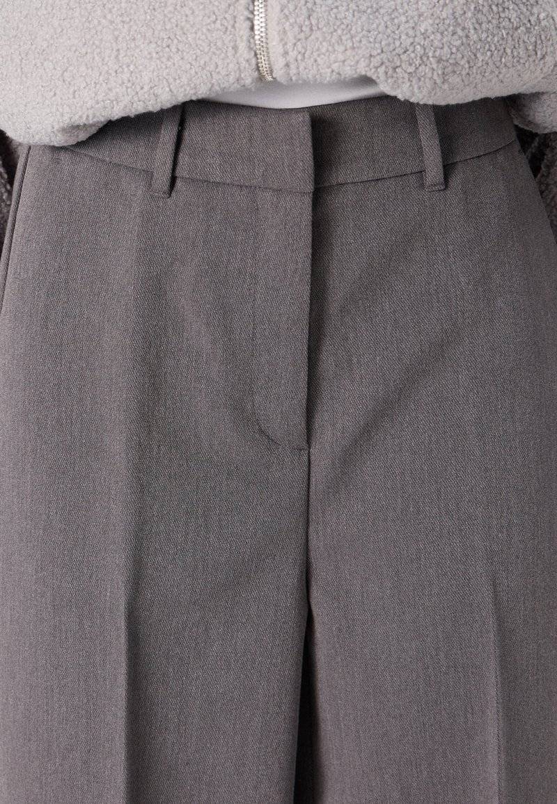 Vero Moda Tall Vero Moda Tall VMBEATE WIDE PANT - Trousers - medium grey melange Saisonschlussverkauf