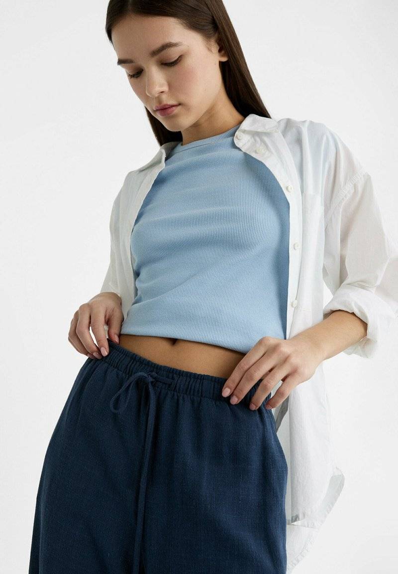Stradivarius Stradivarius FLOWY - Trousers - dark blue Riesige Rabatte