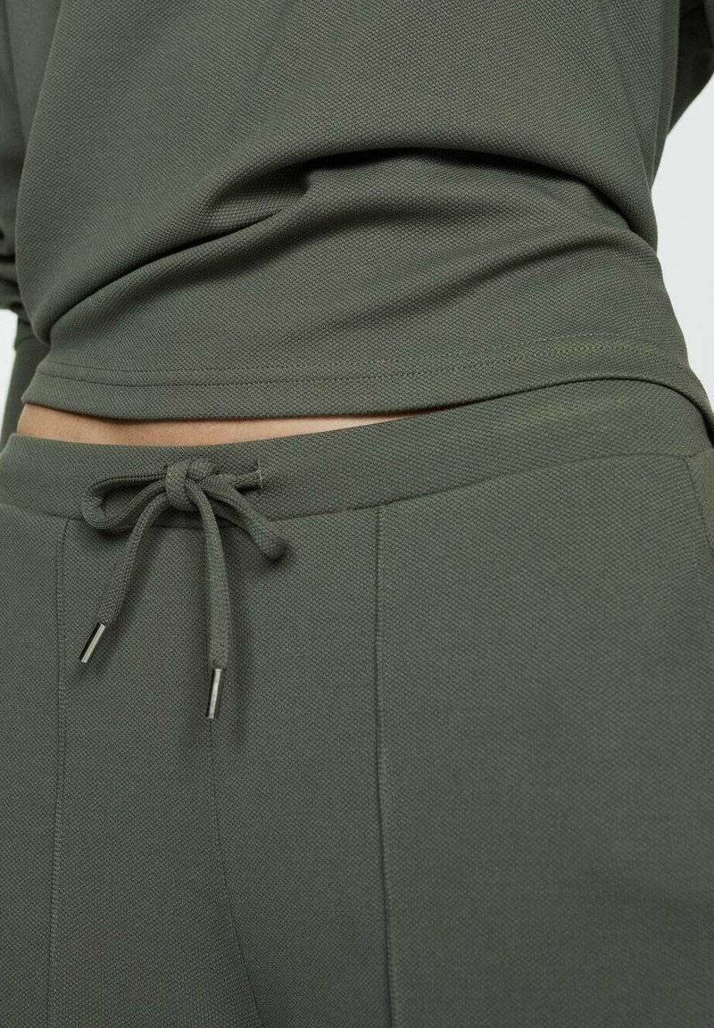 Mango Mango Tracksuit bottoms - khaki Begrenzt auf 3 Tage
